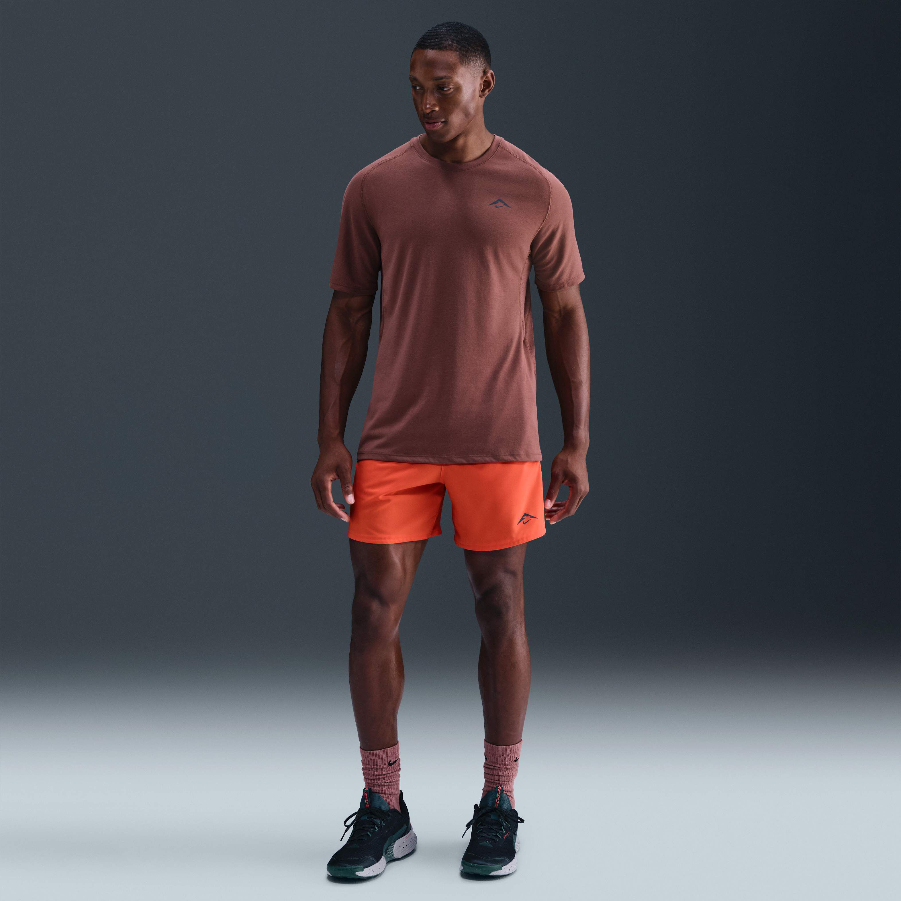 نايكي سولار تشيس image number 3