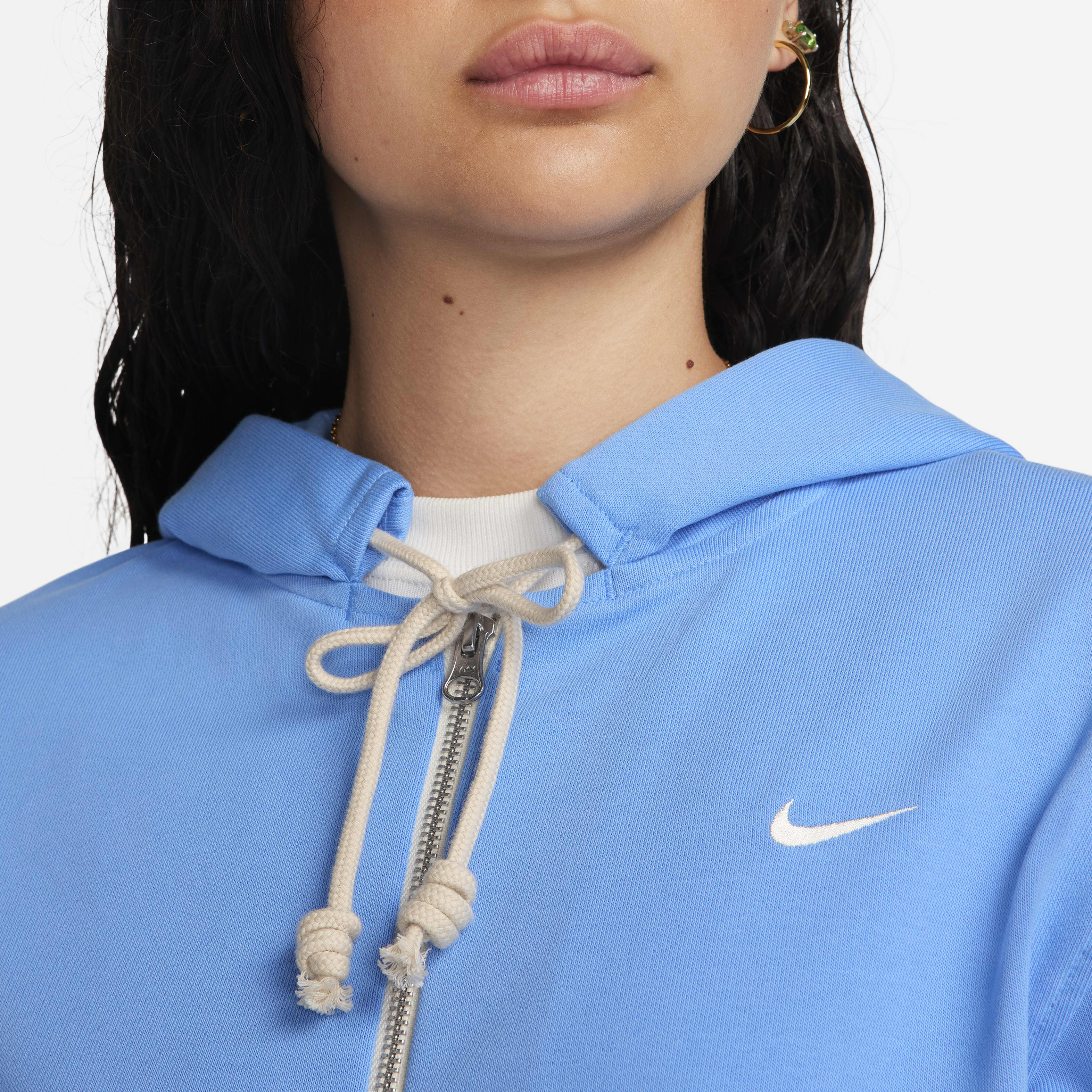 Nike Standard Issue image number 3