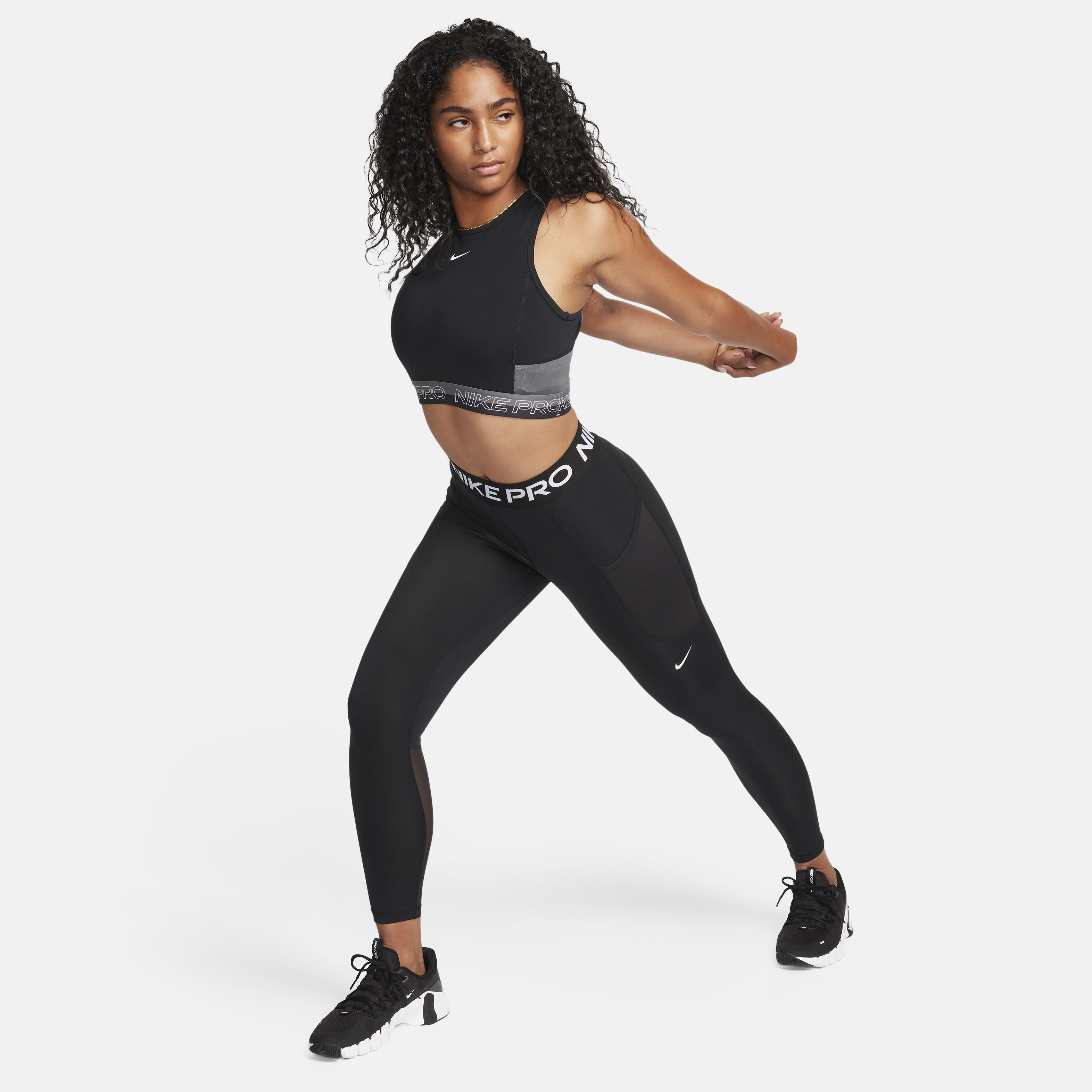 Buy Nike Pro 365 Women s Mid Rise 7 8 Leggings with Pockets Nike Kuwait Official
