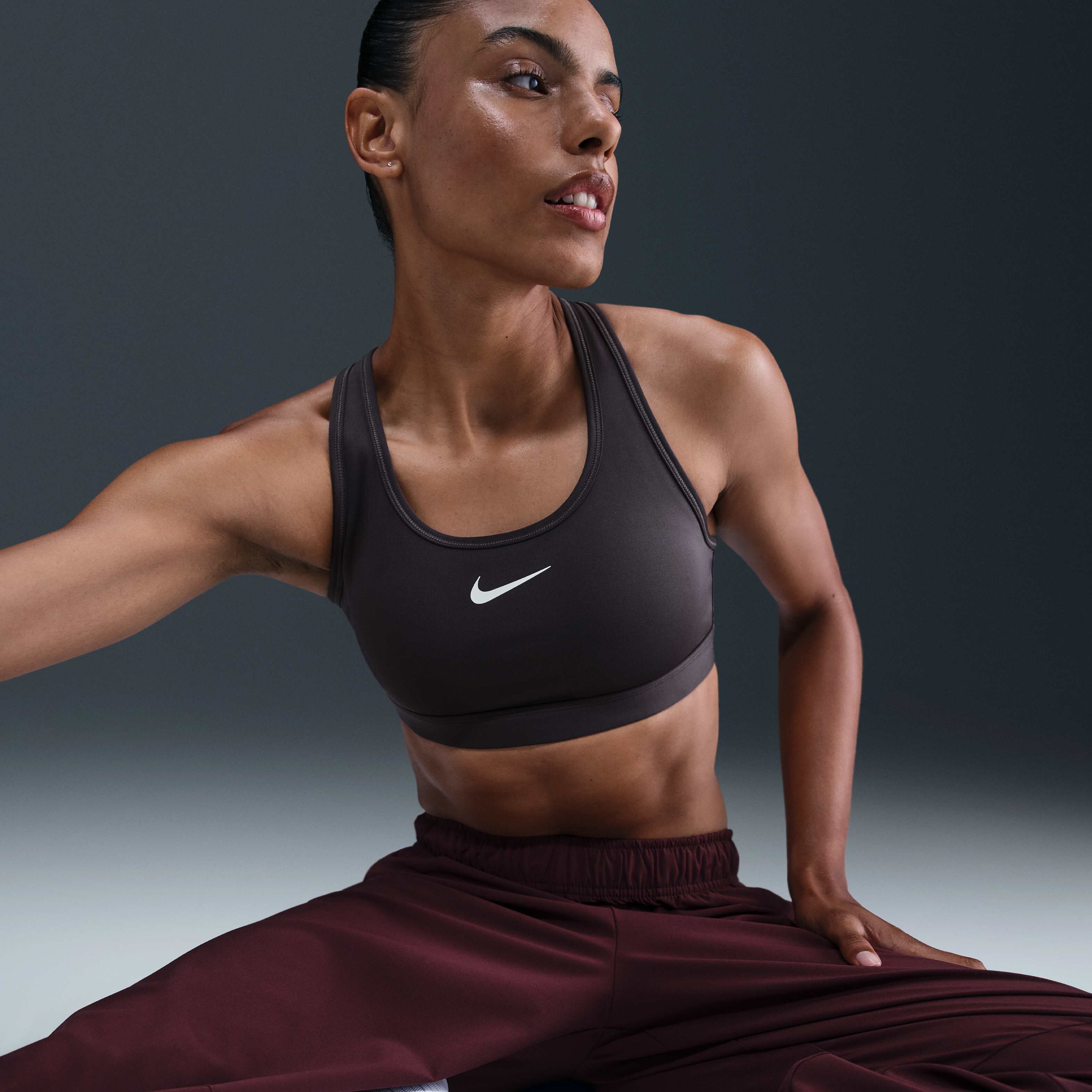 Nike Swoosh Medium-Support image number 2