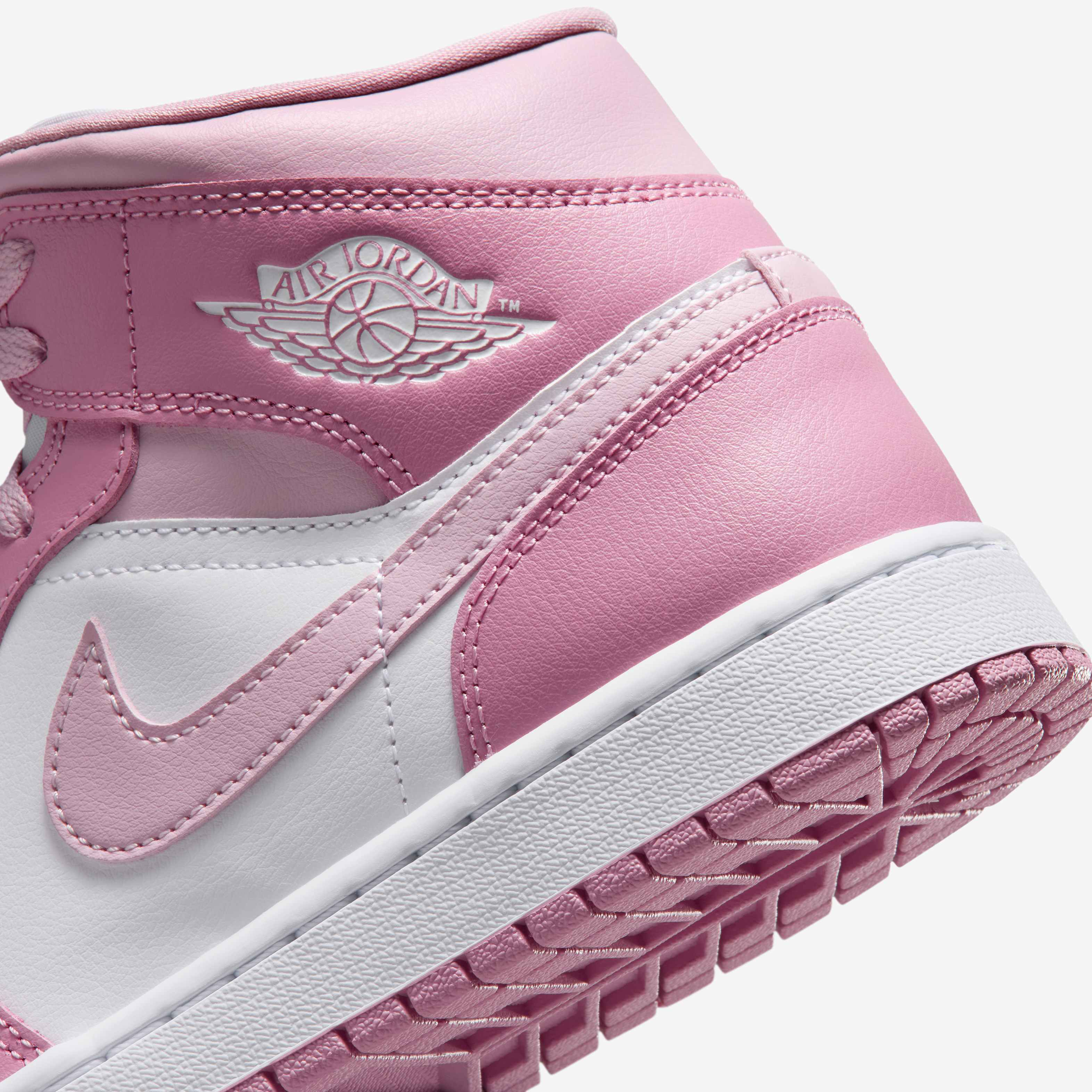 Air Jordan 1 Mid image number 7