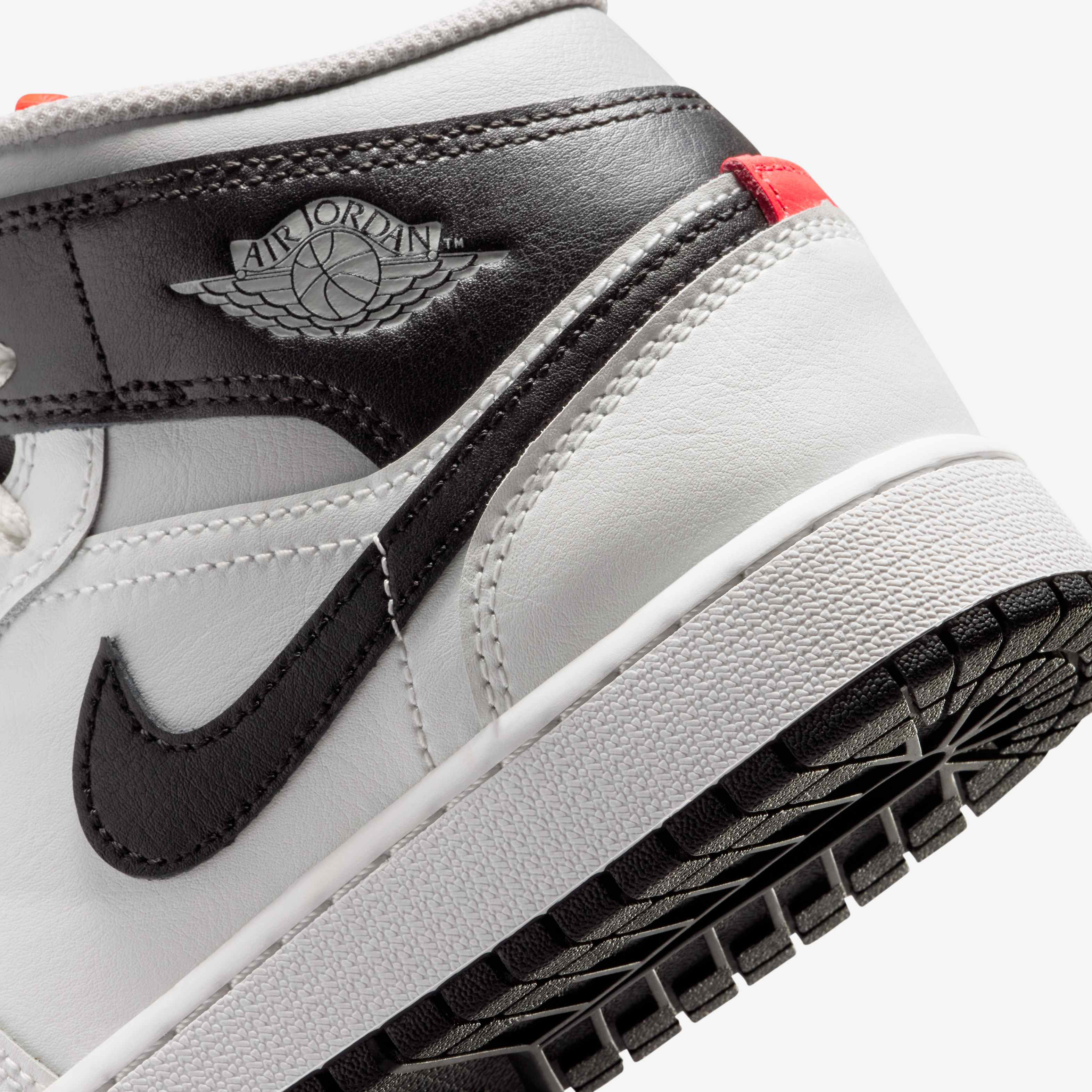 Air Jordan 1 Mid image number 7
