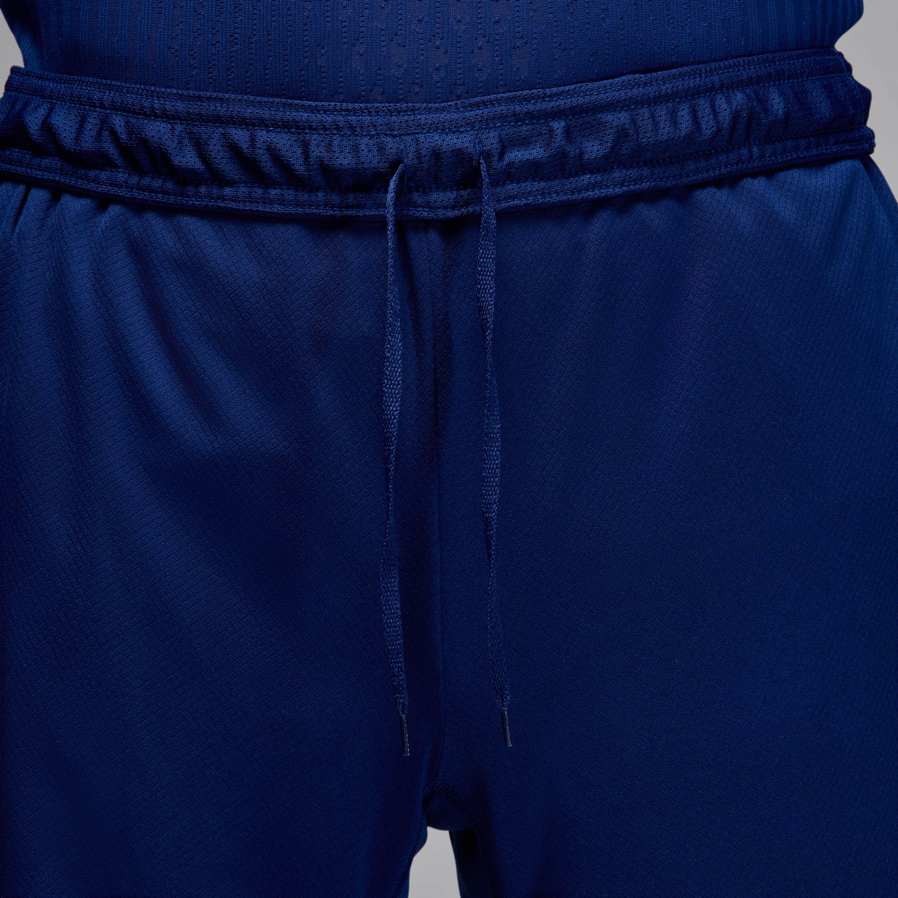 Paris Saint-Germain Strike Fourth image number 3