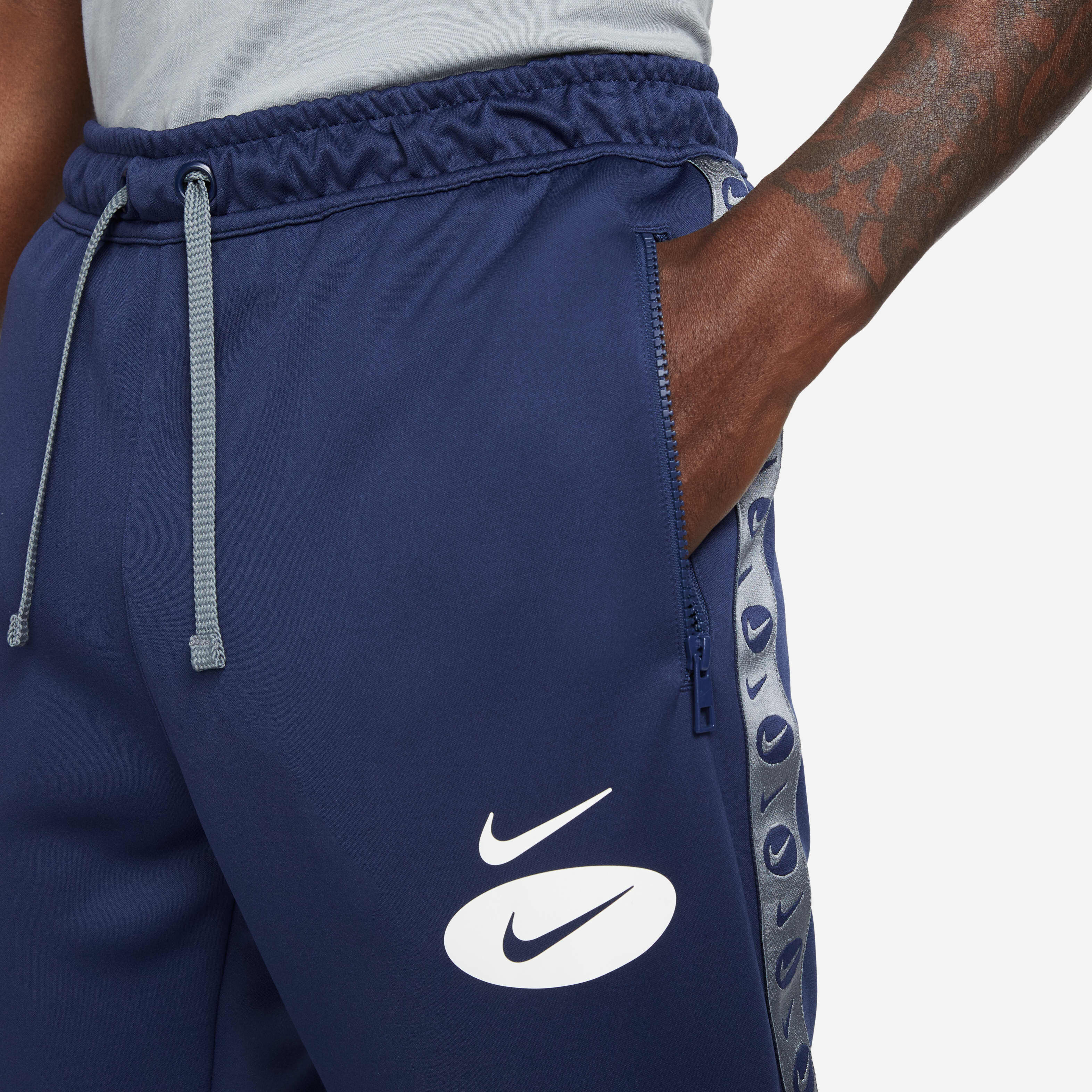 Nike Sportswear Swoosh League image number 2